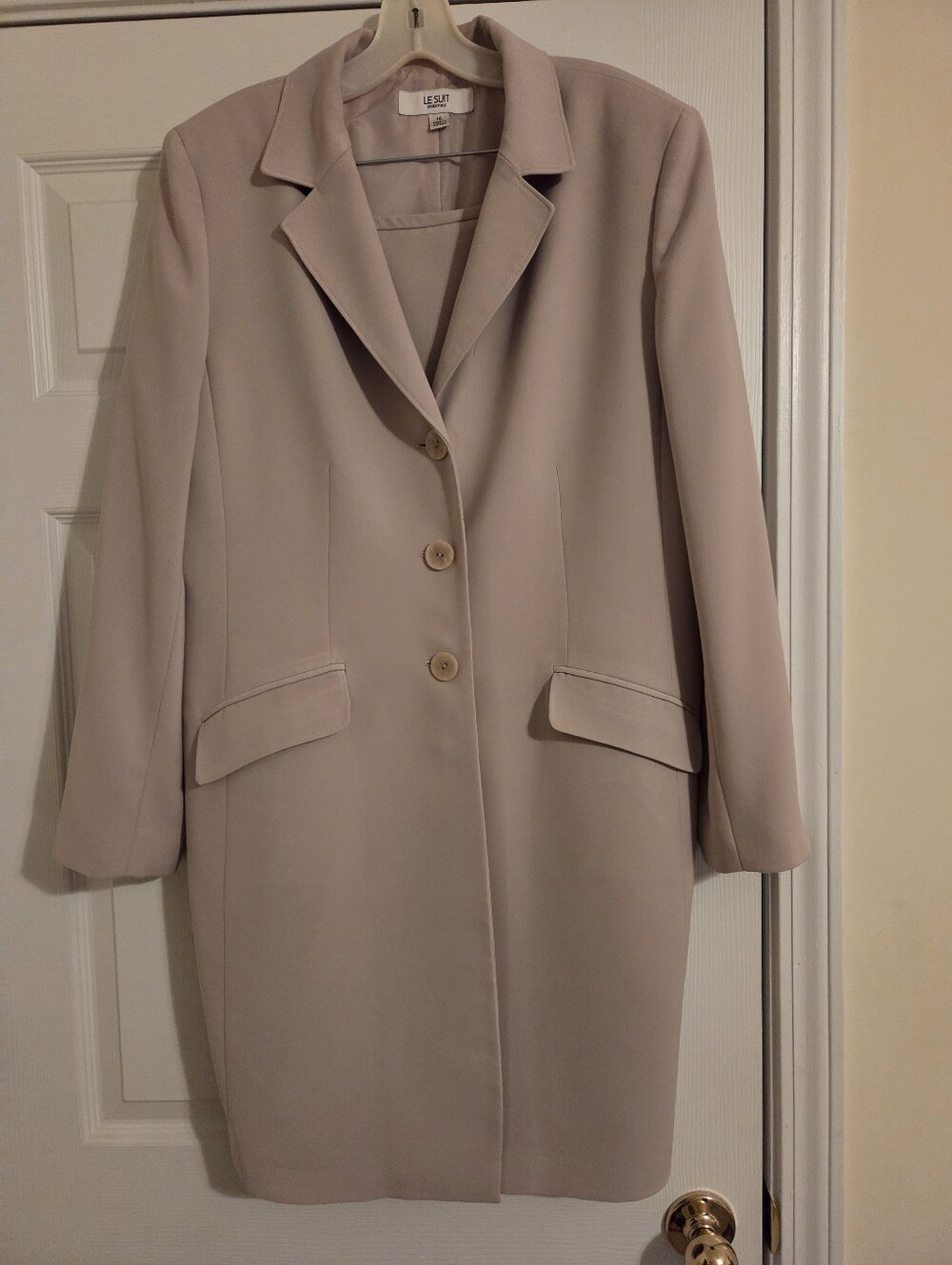 Lesuit Essentials Suit
